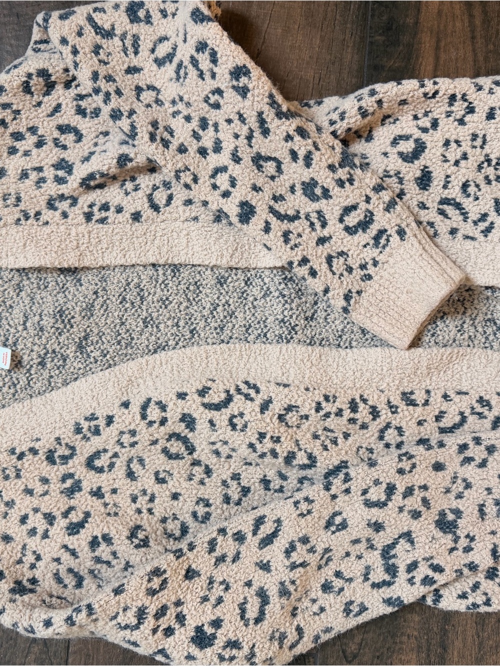 Girls fuzzy leopard sweater